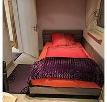 Möbeliertes Zimmer mit Bad - 330,00&nbsp;EUR Kaltmiete, ca.&nbsp; 18,00&nbsp;m&sup2; in Nonnweiler (PLZ: 66620)