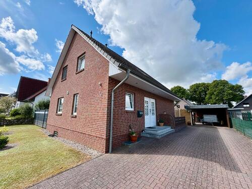 Foto - Exklusives Einfamilienhaus mit schönem Pool Provisionsfrei