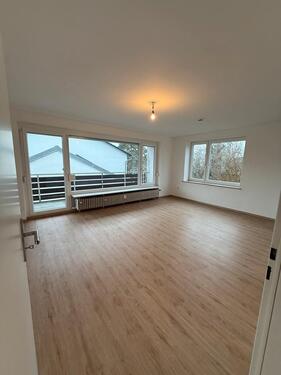 Foto - Helle 4-Zimmer Wohnung mit 2 Balkonen + EBK