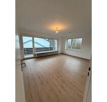 Helle 4-Zimmer Wohnung mit 2 Balkonen + EBK - Burk