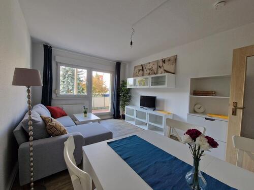 Foto - **Teilmöbliert**Frisch renoviert**3-Zimmer-Wohnung mit Tageslichtbad und Balkon im Hochparterre**