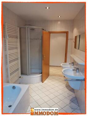 Foto - 4-Zimmer-Wohnung in beliebter Wohnlage Zwickaus mit LAMINAT und BALKON zu vermieten!