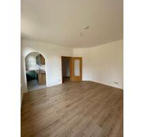 helle zentral gelegene renovierte Zweiraumwohnung mit Einbauküche - Leisnig