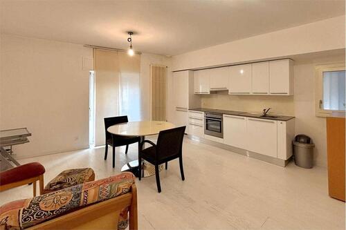 Foto - 1,5-Zimmer-Wohnung mit möblierter Küche und sonnigem Balkon und herrlicher Aussicht!