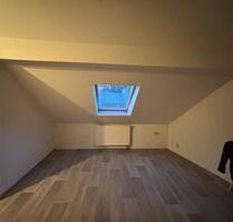 Gemütliche Dachgeschosswohnung mit Einbauküche frei ab 01.11.26 - Gelsenkirchen Gelsenkirchen-West