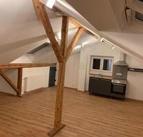 Erstbezug nach Sanierung: Stilvolle Dachgeschosswohnung - Oberdischingen