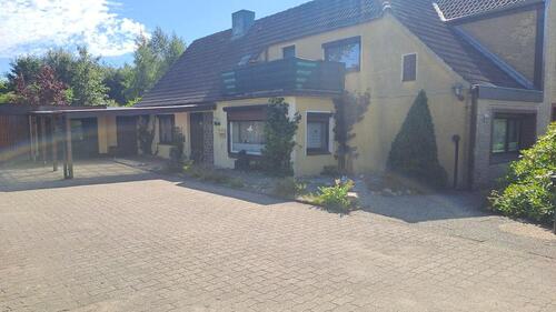 Foto - Haus mit großem Grundstück in Nordhastedt