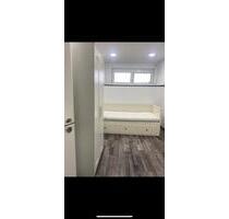 1 Zimmer in einer 5er WG - 620,00&nbsp;EUR Kaltmiete, ca.&nbsp; 200,00&nbsp;m&sup2; in Meckenbeuren (PLZ: 88074)