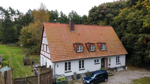Foto - Landhaus im Wald mit großem Grundstück