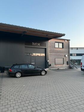 Foto - Neuwertige Gewerbehalle mit Büro und separater Einheit