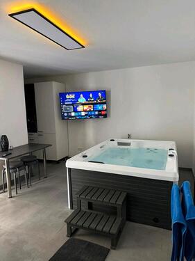 Foto - Ferienwohnung mit Whirlpool, Fasssauna, Massagesessel und Garten