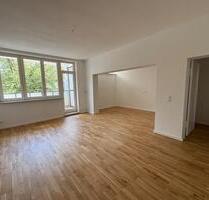 Hochwertig Renoviert: Freies 1,5-Zimmer-Apartment mit Balkon - Berlin Charlottenburg-Wilmersdorf