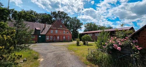 Foto - ResthofBauernhof mit Wiesen und Wald