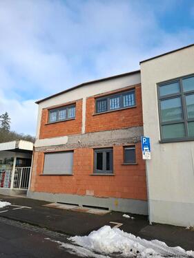 Foto - Mehrfamilienhaus mit erheblichem Entwicklungspotenzial