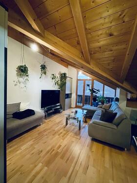 Foto - Großzügige 3 Zimmer Dachgeschosswohnung