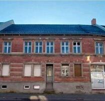 Mehrfamilienhaus mit Grundstück und Gewerbeeinheit im Erdgeschoss - Burg