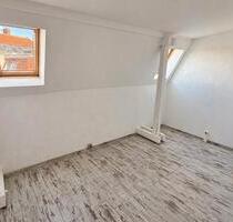 Charmante 3,5-Zimmer-Altbauwohnung mit Balkon & eigenem Dachboden - Magdeburg Nordwest