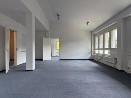 Foto - Offene Bürofläche mit Top-Autobahnanbindung