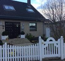 2 Zimmerwohnung mit Küche und Bad. Komplett renoviert - Giesen