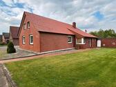 Foto - Haus mit möglicher Anliegerwohnung, Garten mit See