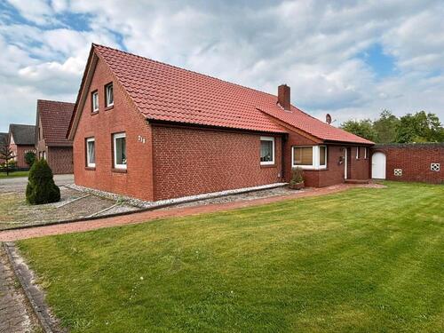 Foto - Haus mit möglicher Anliegerwohnung, Garten mit See