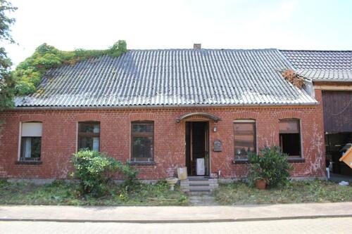 Foto - Haus Resthof sanierungsbedürftig