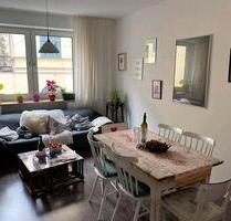 Mitbewohnerin für 2 schöne Zimmer in herzlicher WG in Schwabing - München Schwabing-Freimann