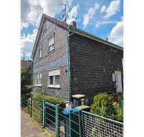 Mehrfamilienhaus mit großem Garten und 5 Garagen in Remscheid