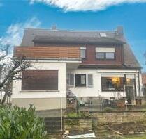 Wohnen in bester Siedlungslage... gepflegtes Haus mit moderner Einbauküche, Garage, Terrasse und Garten, ab 1.2.2026 frei - Haßfurt