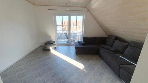 Foto - Dachgeschosswohnung, 3 Zimmer - 1.000,00&nbsp;EUR Kaltmiete, ca.&nbsp; 80,00&nbsp;m&sup2;