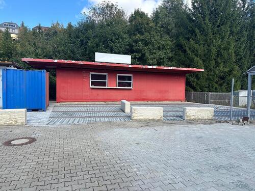 Foto - Imbiss in zentraler Lage und großer Parkfläche zur Miete