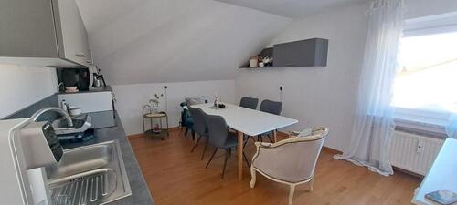 Foto - Geräumige, gemütliche DG-Wohnung 'Anfrage bitte mit Telefonnummer