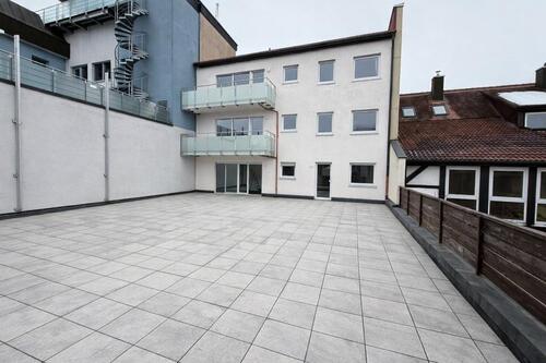 Foto - Kernsanierte 3-Zimmer-Wohnung mit 200qm Dachterrasse in Neustadt a.d. Aisch