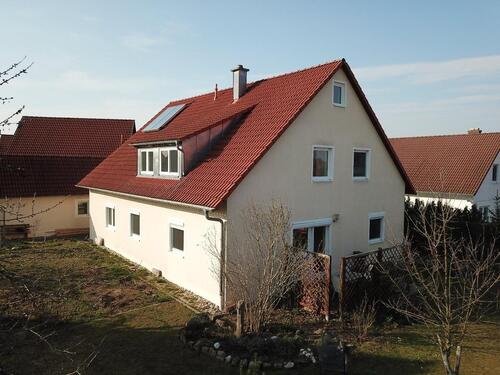 Foto - Großes Einfamilienhaus (Zweifamilienhaus)