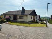 Foto - Freistehendes Einfamilienhaus in massiver Bauweise