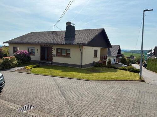 Foto - Freistehendes Einfamilienhaus in massiver Bauweise