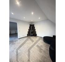 Schwarzenbach: DG-Wohnung mit Balkon & Kamin - Homburg