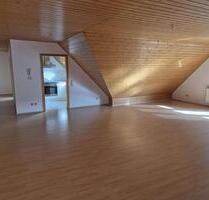 Helle, gepflegte 2,5-Zimmer-DG-Wohnung mit Balkon + EBK - Reutlingen Reutlingen-Betzingen