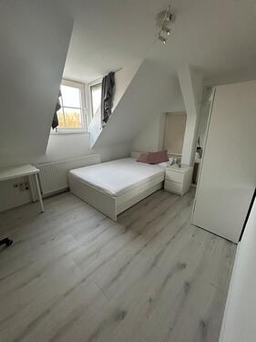 Foto - Renoviert, hell, möbliert- WG Zimmer