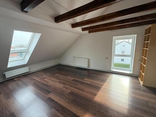 Foto - 1 Zimmer Dachgeschosswohnung - 950,00&nbsp;EUR Kaltmiete, ca.&nbsp; 82,00&nbsp;m&sup2;