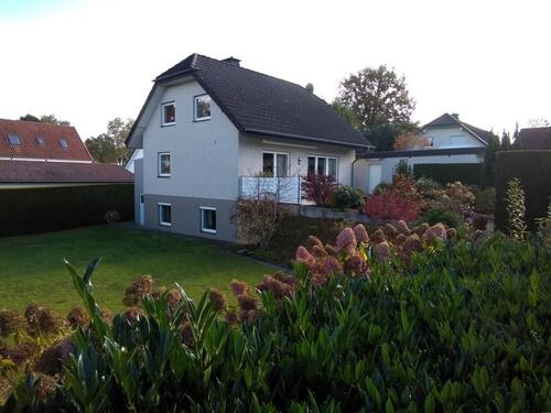 Foto - Gepflegtes Einfamilienhaus mit 6 Zimmern, Garten und Doppelgarage