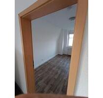 2-Raum-Wohnung im 2. OG - 380,00&nbsp;EUR Kaltmiete, ca.&nbsp; 64,00&nbsp;m&sup2; in Lichtentanne (PLZ: 08115)