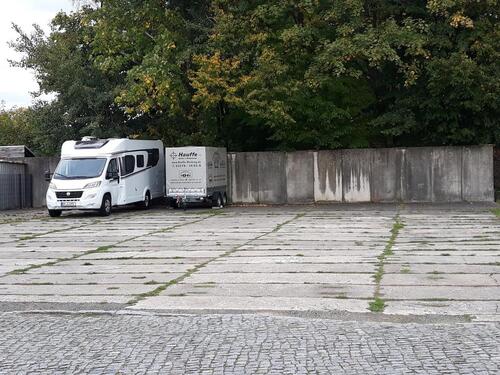 Foto - Stellplätze für Auto, Wohnmobil, Wohnwagen, Anhänger