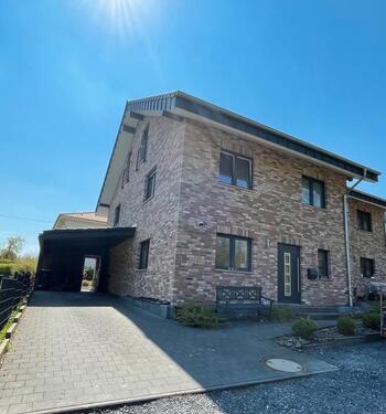 Foto - Familienfreundliche DHH mit modernster Technik