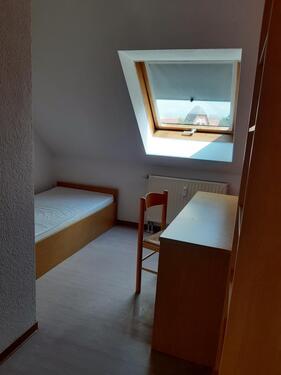 Foto - 1 Zimmer Dachgeschoßwohnung zur Miete in Maintal