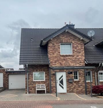Foto - Moderne Doppelhaushälfte mit Pool & gehobener Ausstattung