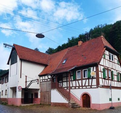 Foto - Zwei Häuser, ein Preis – renoviertes Fachwerk + 50er-Jahre-Haus