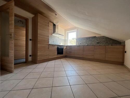 Foto - 4-Zimmer DG Wohnung - 950,00&nbsp;EUR Kaltmiete, ca.&nbsp; 100,00&nbsp;m&sup2;