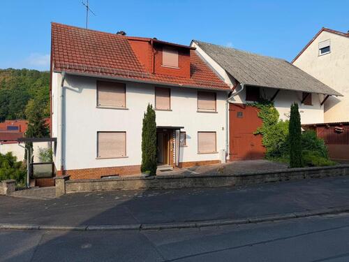 Foto - Einfamilienhaus mit Scheune und Garage Renovierungsbedürftig