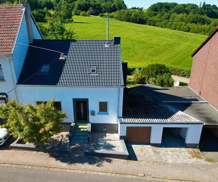 Foto - Modernisiertes Einfamilienhaus mit Doppelgarage & Garten
